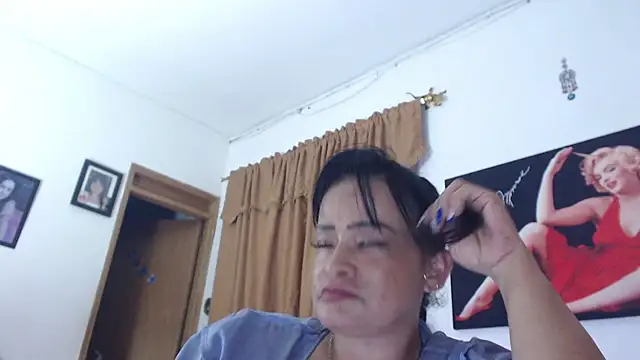 Snapshot of seleneh chatting on 12/22/24, 11:31 seleneh online show from 12/22/24, 11:31