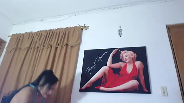 Snapshot of seleneh chatting on 01/02/25, 08:35 seleneh online show from 01/02/25, 08:35