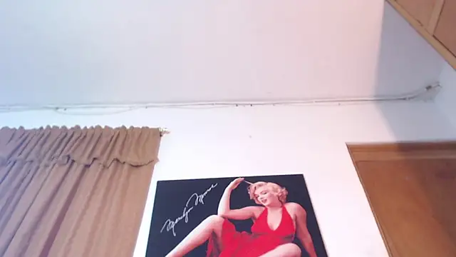 Snapshot of seleneh chatting on 01/27/25, 09:33 seleneh online show from 01/27/25, 09:33