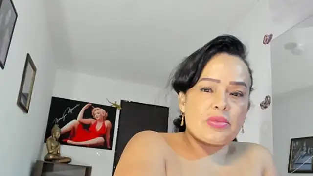 Snapshot of seleneh chatting on 06/11/26, 02:53 seleneh online show from 06/11/26, 02:53