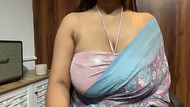 julie 08 online show from 01/05/26, 06:22