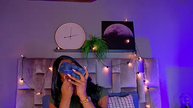 nahomi campbell online show from 10/21/25, 07:36