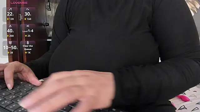 Amina hafsa online show from 04/12/26, 03:06