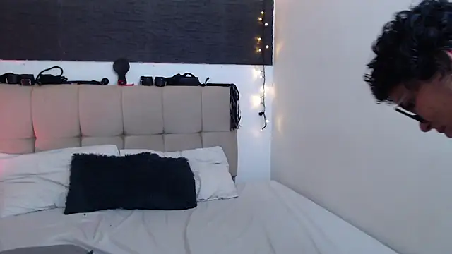 anaroman01 online show from 04/22/26, 02:25