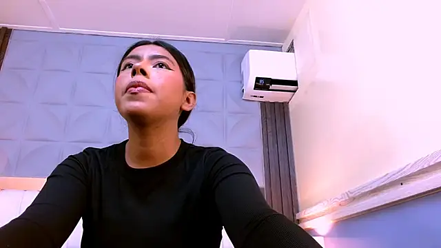 VeronicaRobles online show from 10/24/25, 06:37