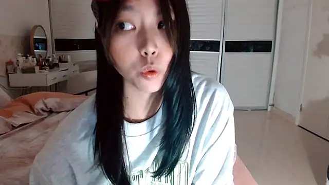 -Lucky Girl online show from 11/10/25, 02:05