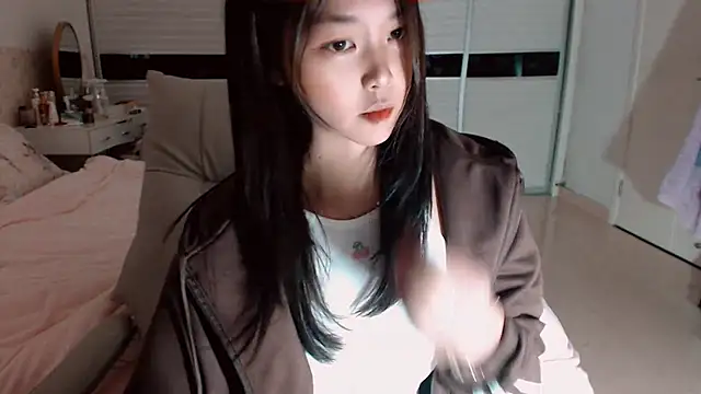 -Lucky Girl online show from 02/09/26, 12:20