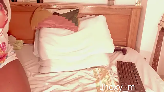 Snapshot of Jhoxy_M chatting on 02/23/25, 08:06 Jhoxy M online show from 02/23/25, 08:06