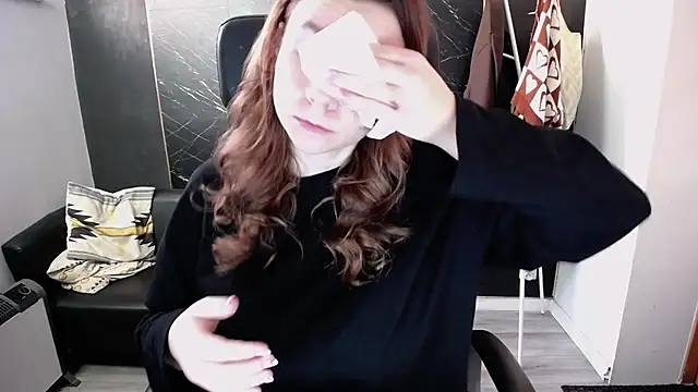 littleviki7 online show from 11/18/25, 08:30