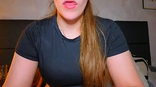 Sweetninaaa online show from 05/25/26, 07:42