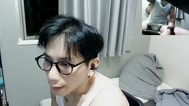 Snapshot of UndreamtM chatting on 09/13/25, 01:44 UndreamtM online show from 09/13/25, 01:44