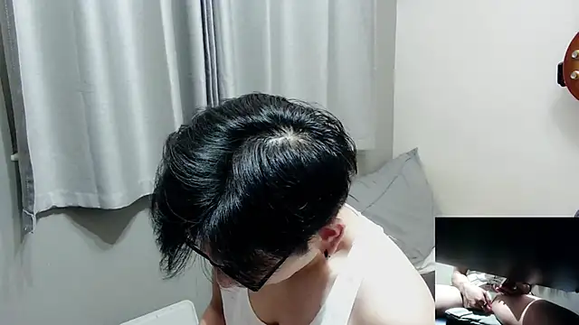 Snapshot of UndreamtM chatting on 09/18/25, 02:08 UndreamtM online show from 09/18/25, 02:08