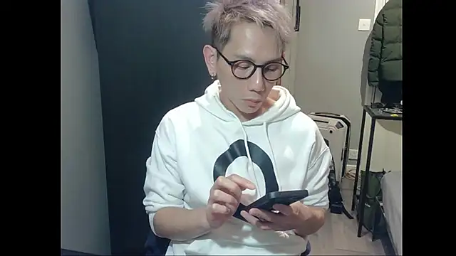 Snapshot of UndreamtM chatting on 02/04/26, 03:18 UndreamtM online show from 02/04/26, 03:18