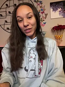 Snapshot of _Neeka_ chatting on 12/04/24, 04:10  Neeka  online show from 12/04/24, 04:10