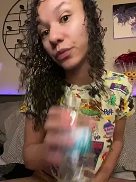 Snapshot of _Neeka_ chatting on 01/16/25, 11:15  Neeka  online show from 01/16/25, 11:15