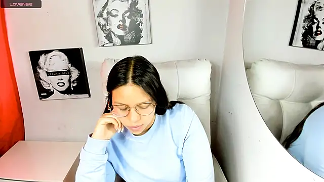 SamanthaRoldaan online show from 04/18/26, 07:58