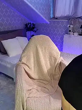 GjuliaX online show from 02/25/25, 05:41