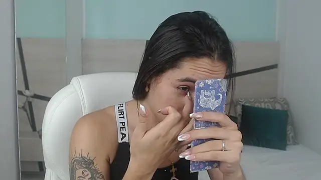 heidy hoiss online show from 03/04/25, 02:17