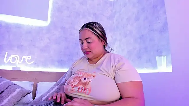 Snapshot of tatijara chatting on 01/15/25, 02:27 tatijara online show from 01/15/25, 02:27