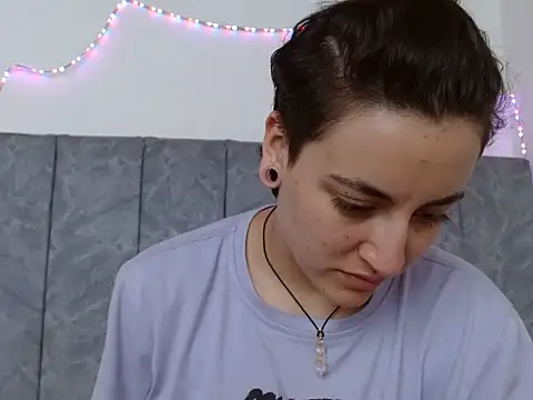 linda 33 online show from 09/15/25, 04:51