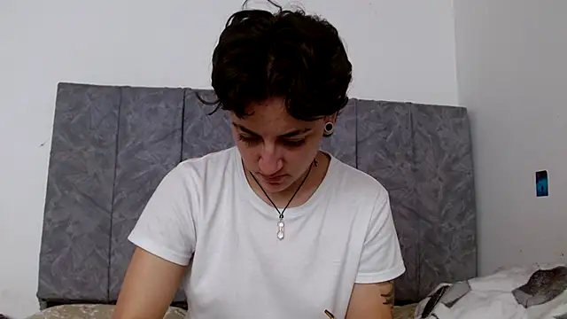 linda 33 online show from 11/11/25, 02:17