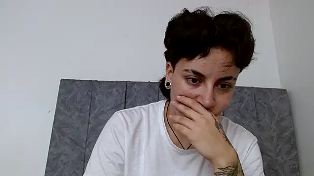 linda 33 online show from 11/12/25, 01:11