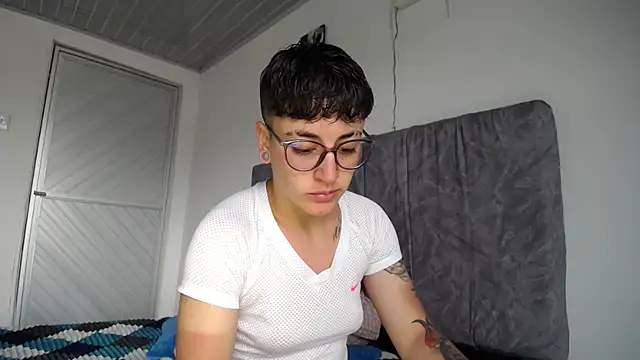 linda 33 online show from 04/21/26, 06:44