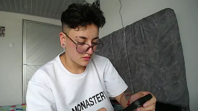 linda 33 online show from 04/30/26, 08:04