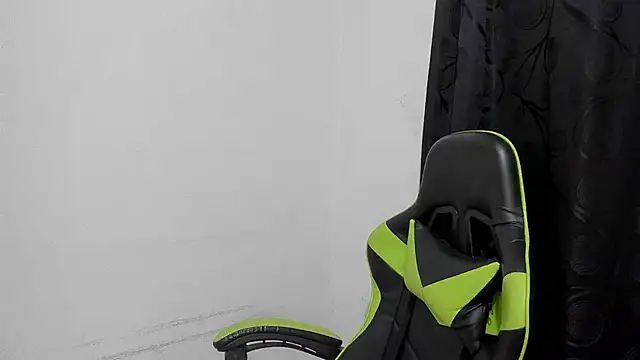 Snapshot of leila_22 chatting on 12/14/24, 06:09 leila 22 online show from 12/14/24, 06:09