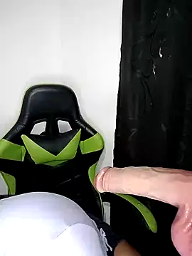 Snapshot of leila_22 chatting on 02/04/25, 11:16 leila 22 online show from 02/04/25, 11:16