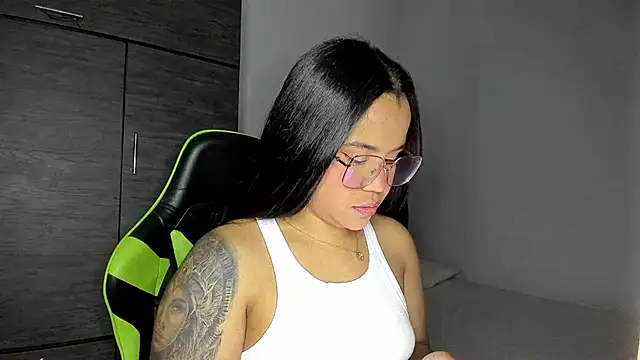 Snapshot of leila_22 chatting on 02/24/25, 01:42 leila 22 online show from 02/24/25, 01:42