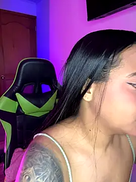 Snapshot of leila_22 chatting on 10/02/25, 07:48 leila 22 online show from 10/02/25, 07:48