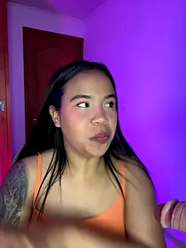 Snapshot of leila_22 chatting on 10/27/25, 07:12 leila 22 online show from 10/27/25, 07:12