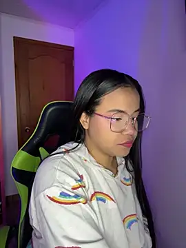 Snapshot of leila_22 chatting on 10/30/25, 07:21 leila 22 online show from 10/30/25, 07:21