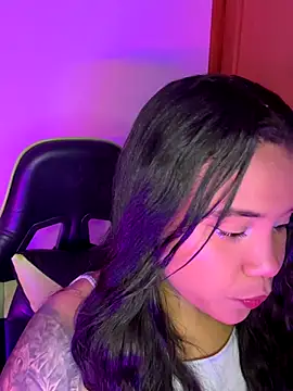 Snapshot of leila_22 chatting on 11/07/25, 06:35 leila 22 online show from 11/07/25, 06:35