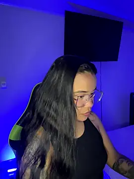 Snapshot of leila_22 chatting on 11/29/25, 08:06 leila 22 online show from 11/29/25, 08:06