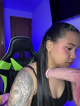 leila 22 online show from 04/05/26, 10:18