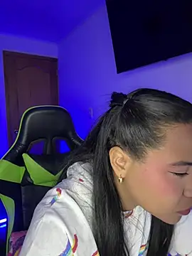 leila 22 online show from 04/18/26, 07:45