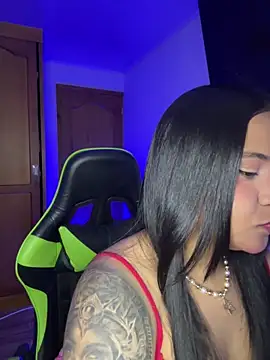 leila 22 online show from 04/21/26, 07:47