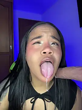 leila 22 online show from 04/24/26, 07:33