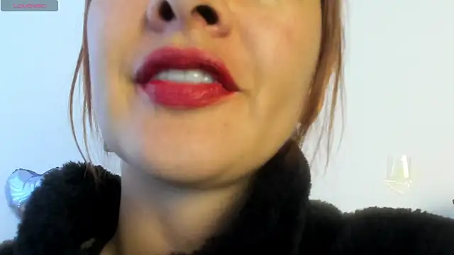 Snapshot of queen_fetish chatting on 05/20/26, 08:26 queen fetish online show from 05/20/26, 08:26