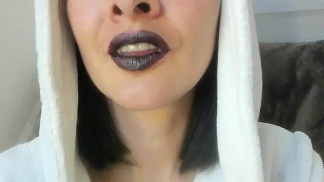Snapshot of queen_fetish chatting on 07/15/26, 10:26 queen fetish online show from 07/15/26, 10:26