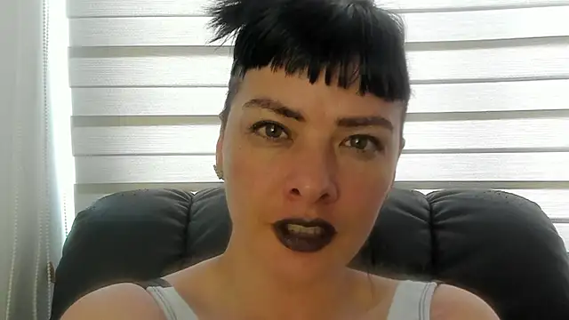 Snapshot of queen_fetish chatting on 07/26/26, 09:00 queen fetish online show from 07/26/26, 09:00