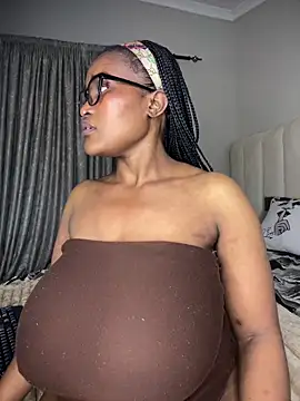 Bustygoddess32 online show from 04/20/26, 10:00