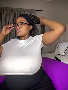 Bustygoddess32 online show from 05/21/26, 10:17