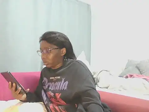 Snapshot of Sexxybella27 chatting on 06/11/26, 12:32 Sexxybella27 online show from 06/11/26, 12:32