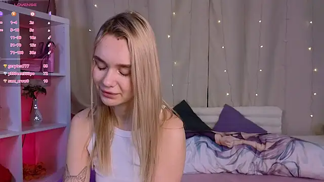 Snapshot of Viena_dias chatting on 03/02/25, 10:24 Viena dias online show from 03/02/25, 10:24