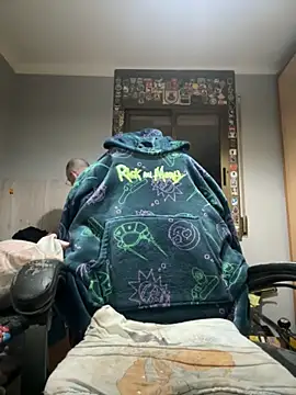 Snapshot of S921993 chatting on 10/16/25, 08:43 S921993 online show from 10/16/25, 08:43