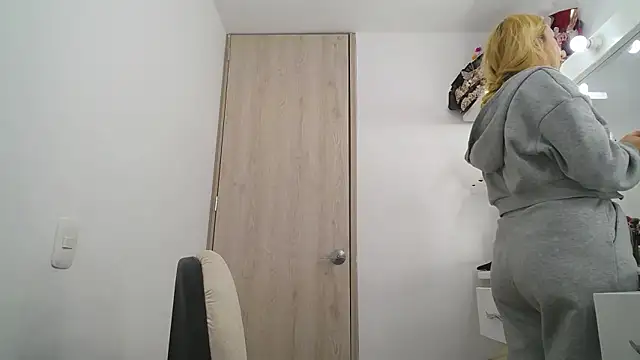 Barbie girl 69 online show from 04/13/26, 12:05