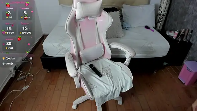 julieth love  online show from 12/17/24, 03:17